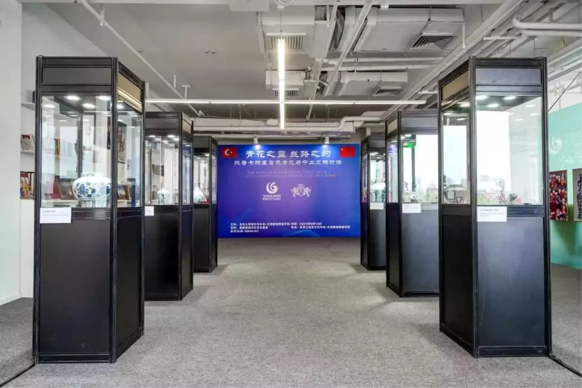 beijingde kulturel bulusma mavi beyaz porselen sergisi YGL4Hl6U
