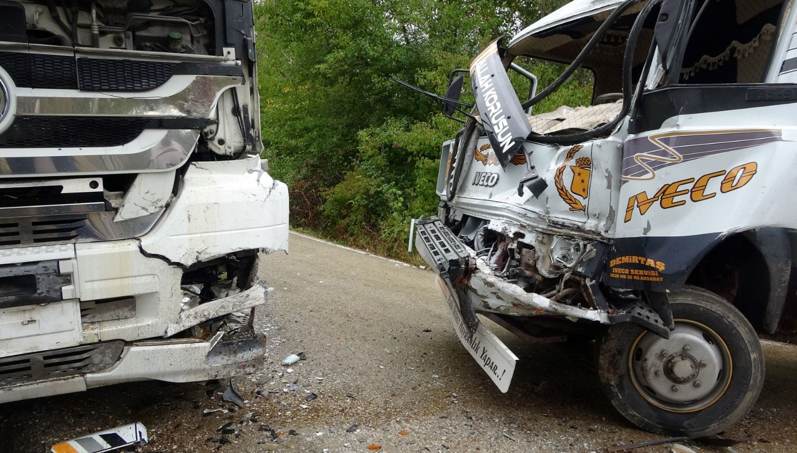 Kastamonu’da iki kamyon kafa kafaya çarpıştı: 2 yaralı