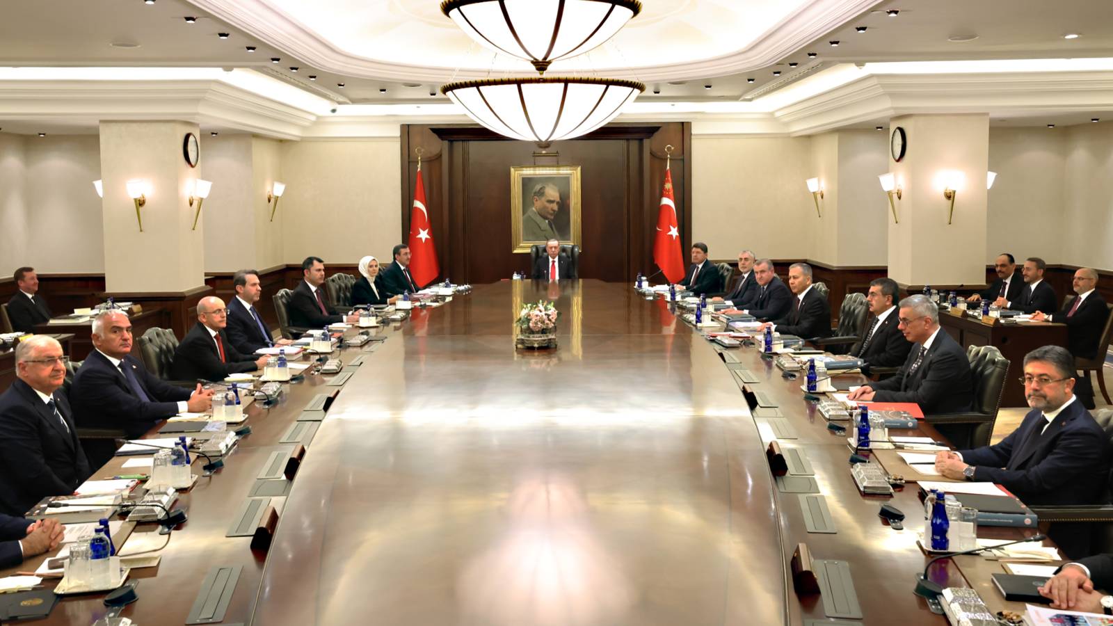 kulis kabinede bakanlik sayisi artacak revizyon yolda hwsRArSP