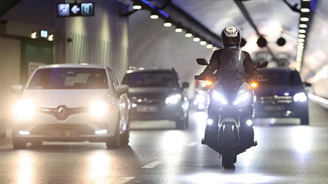 motosiklet suruculeri dikkat trafikte yeni zorunluluk yolda HYegtCeO