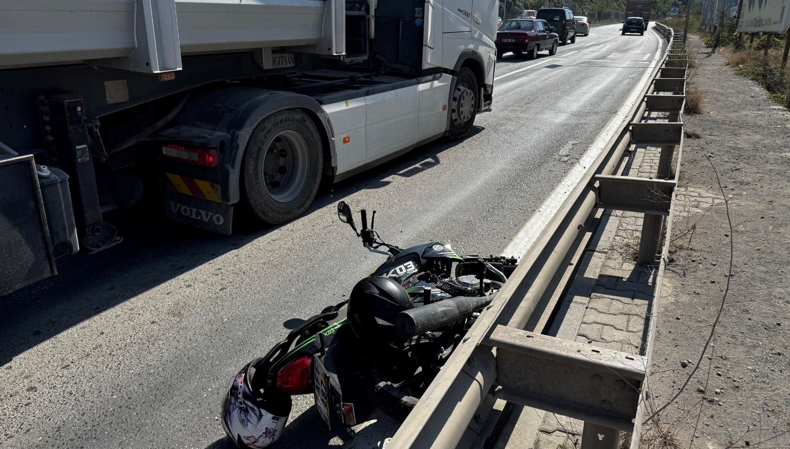 otomobil surucusu motosiklete carpip kacti yhHZPeGL