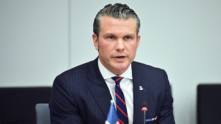 abd savunma bakaninin ucagi ingiltereye acil inis yapti wx6RmZPB.jpg