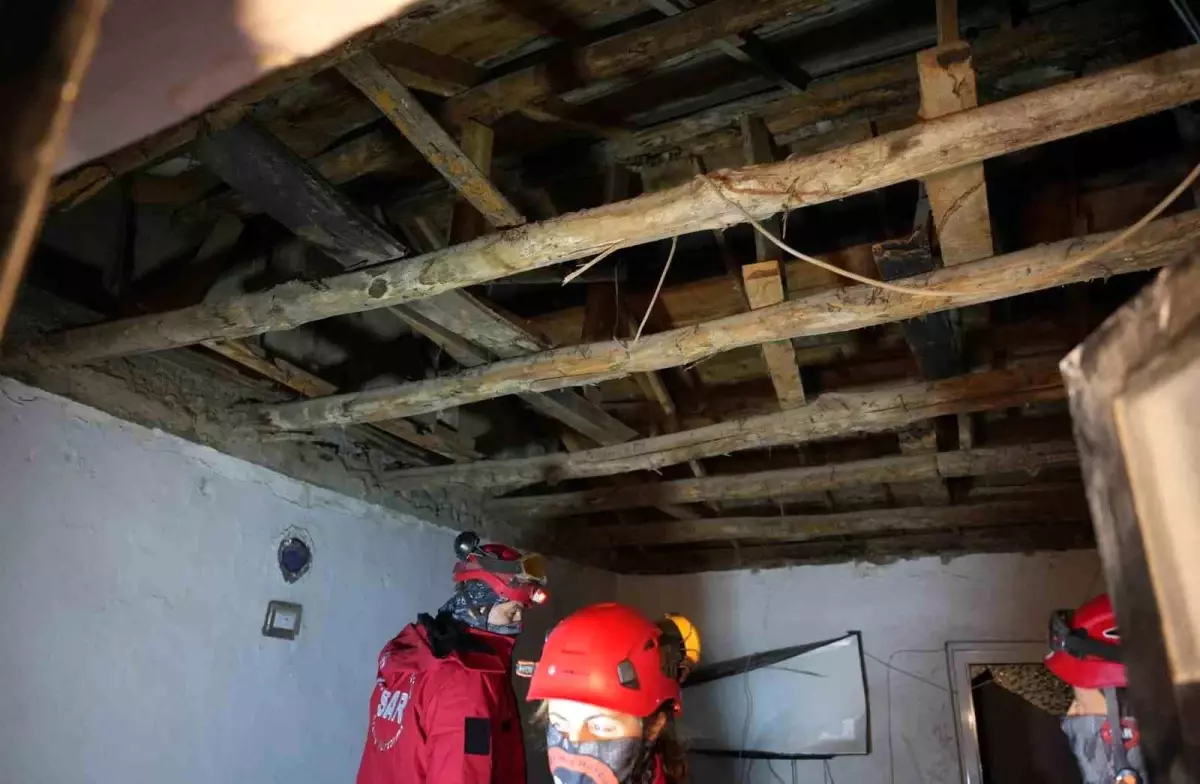 denizlide dugun hazirligi sirasinda tavan coktu 6 yarali ONeu6xhM.jpg