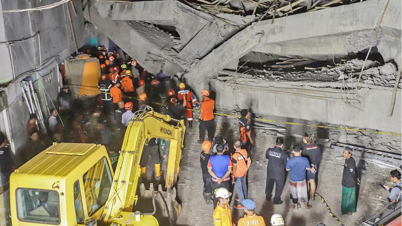 endonezyada okul binasi coktu olu sayisi artiyor iOzQSaEW