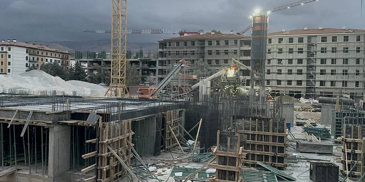 iki isci ayni gun ayri yerlerde yuksekten dustu EeqcHEWI.jpg