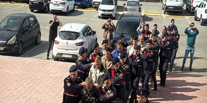 botla yurt disina kacmaya calisirken yakalanan 5 supheli tutuklandi lHUOmJbj.jpg