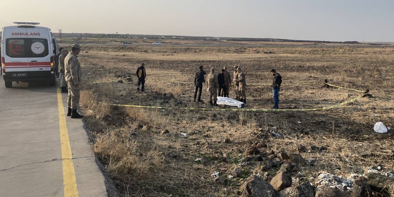 sanliurfada yol kenarinda erkek cesedi bulundu yakininda cok sayida bos kovan cikti LOpPi7Ow.jpg