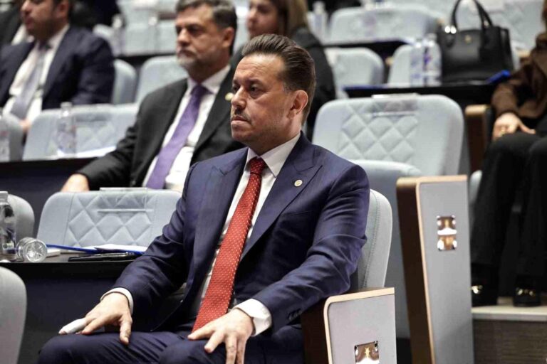 ak-parti-mkyk-toplantisinda-gundem-yine-millet-oldu-DNbQ18Si