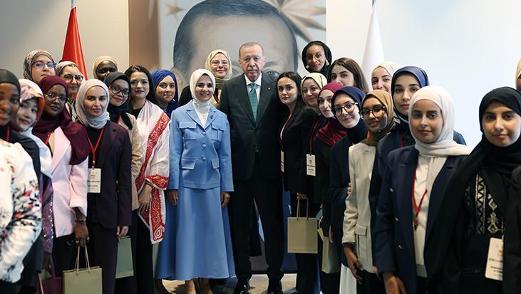 Cumhurbaşkanı Erdoğan, Genç Müslüman Kadınlar Liderlik Programı katılımcılarını kabul etti