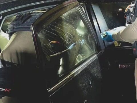 Arabasina binen adam hayatinin sokunu yasadi hemen polisi aradi AMOsVaBE