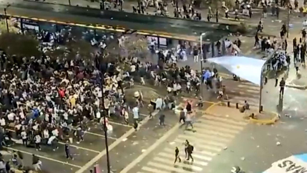 Dunya kupasi finalini ispanyaya kaybeden arjantinde baskent karisti evrcBRwu